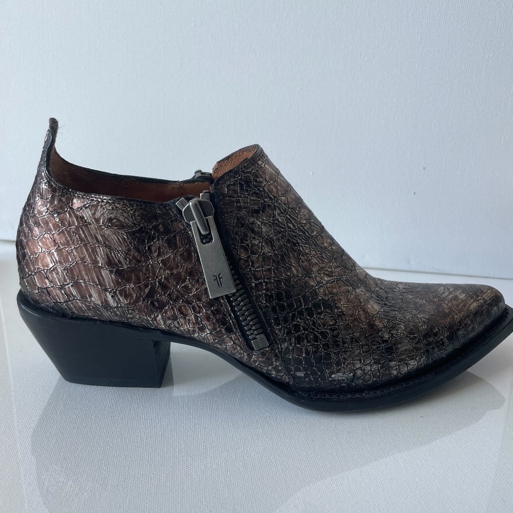 Frye Womens Metallic Copper Snakeskin Zip Up Ankle Booties -  Size 8.5B
